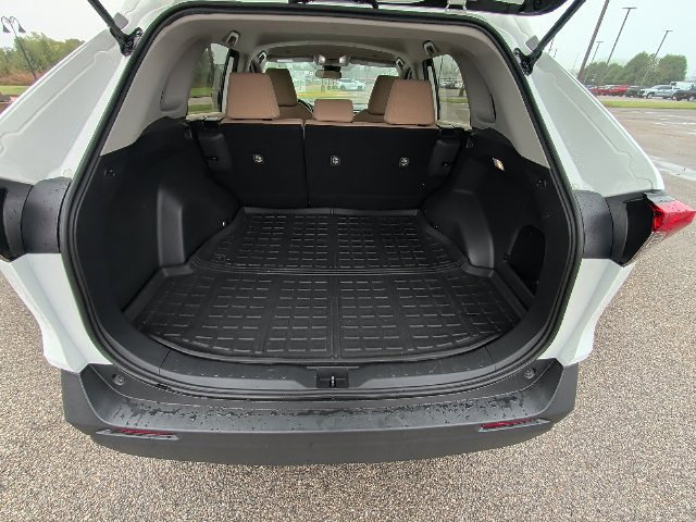 Used 2024 Toyota RAV4 LE FWD image 9