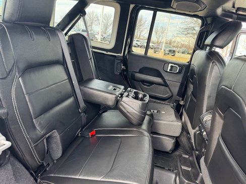 Used 2020 Jeep Wrangler Unlimited Sahara image 31