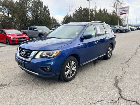 Used 2020 Nissan Pathfinder SV image 3