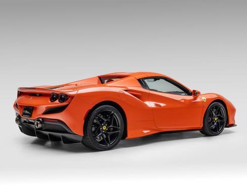 Certified 2022 Ferrari F8 Tributo image 11