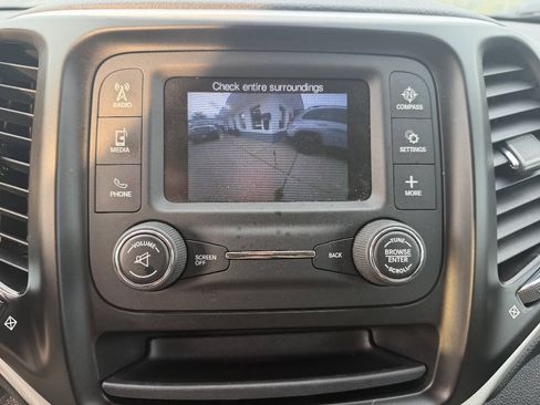 Used 2017 Jeep Cherokee Sport w/ Trailer Tow Group AWD/4WD image 17