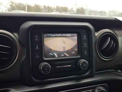 Used 2020 Jeep Wrangler Sport image 17