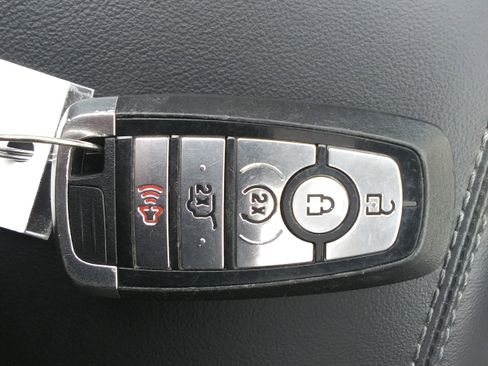 Used 2023 Ford Explorer XLT w/ XLT Sport Appearance Package image 20