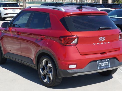 Used 2022 Hyundai Venue SEL image 7