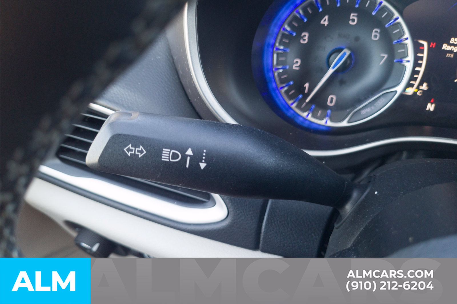 Used 2024 Chrysler Pacifica Touring-L FWD image 15