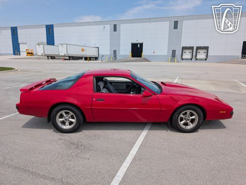 Used 1989 Pontiac Firebird Coupe image 16
