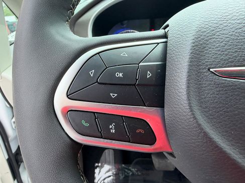 Used 2024 Chrysler Pacifica Touring-L FWD image 27