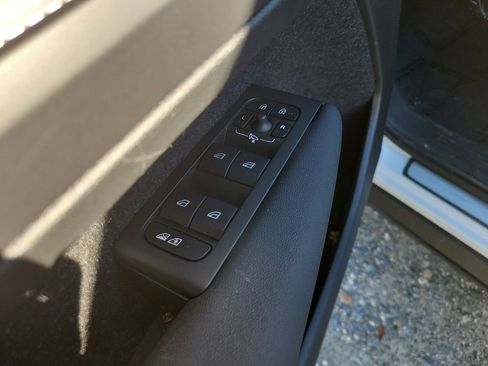 Used 2021 Volvo XC40 T5 R-Design w/ Advanced Package image 16