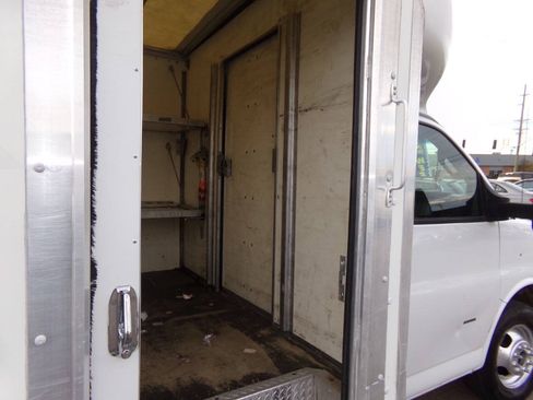 Used 2018 Chevrolet Express 3500 w/ Power Convenience Package RWD image 22