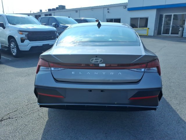 Used 2024 Hyundai Elantra SEL w/ Convenience Package FWD image 4