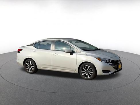 Used 2025 Nissan Versa SV FWD image 2