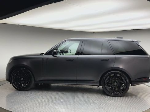 Used 2024 Land Rover Range Rover SE image 4