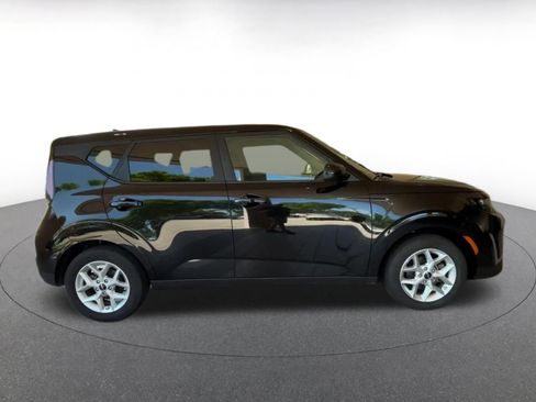 Used 2025 Kia Soul LX w/ LX Technology Package FWD image 15