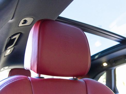 Certified 2025 Porsche Macan S image 58