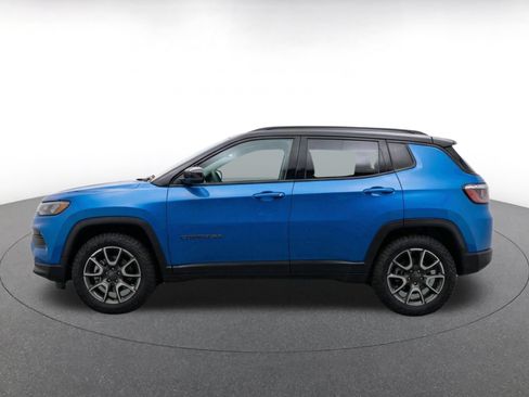 Used 2025 Jeep Compass Trailhawk AWD/4WD image 4
