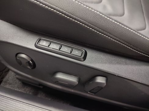 Used 2025 Volkswagen Jetta SEL image 16