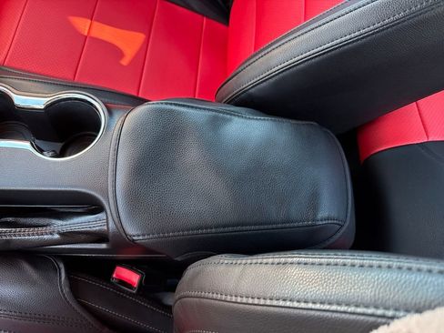 Certified 2017 Ford Mustang Coupe image 18