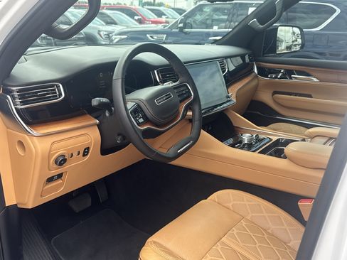 Used 2023 Jeep Grand Wagoneer L Series III w/ Rear Seat Video Group 1 AWD/4WD image 5