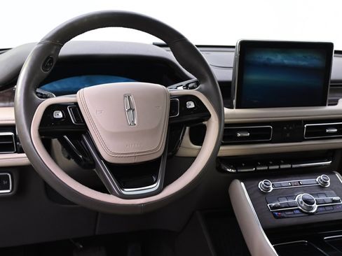 Certified 2022 Lincoln Aviator Reserve w/ Equipment Group 201A image 12