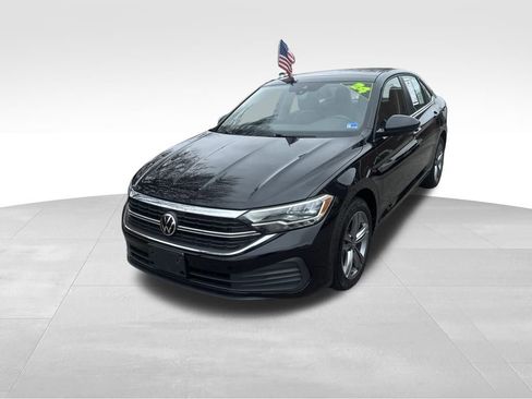 Used 2024 Volkswagen Jetta SE image 3