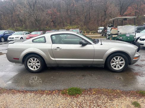Used 2008 Ford Mustang Coupe image 4