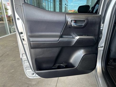 Used 2020 Toyota Tacoma TRD Sport AWD/4WD image 17