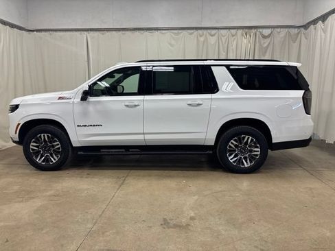 Used 2026 Chevrolet Suburban Z71 w/ Comfort Package AWD/4WD image 9