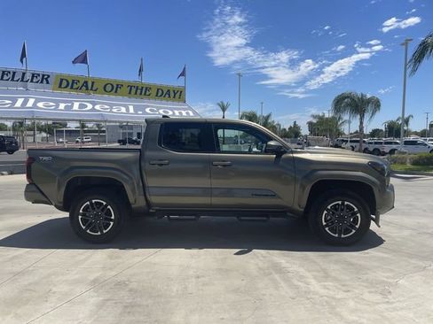 Used 2025 Toyota Tacoma TRD Sport w/ TRD Sport Premium Package AWD/4WD image 9