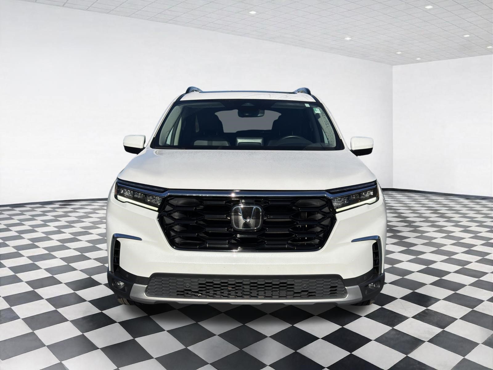 Used 2024 Honda Pilot Touring image 7