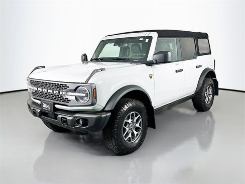 Used 2023 Ford Bronco Badlands image 3