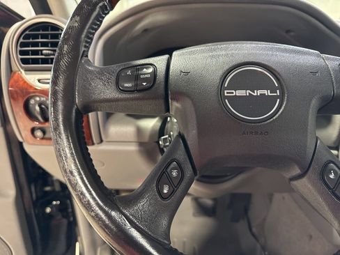 Used 2008 GMC Envoy Denali w/ Sun And 6-Disc Cd Package RWD image 12