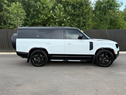 Used 2024 Land Rover Defender 130 X-Dynamic SE AWD/4WD image 7