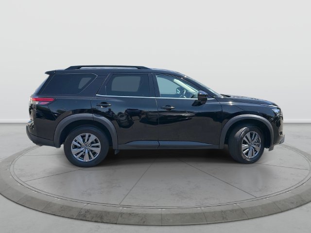 Certified 2025 Nissan Pathfinder SV FWD image 3