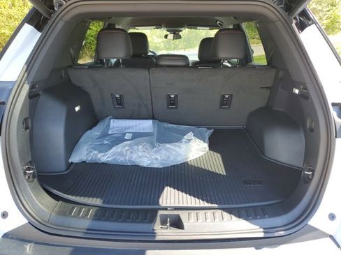 New 2026 Chevrolet Equinox RS w/ Convenience Package III AWD/4WD image 9