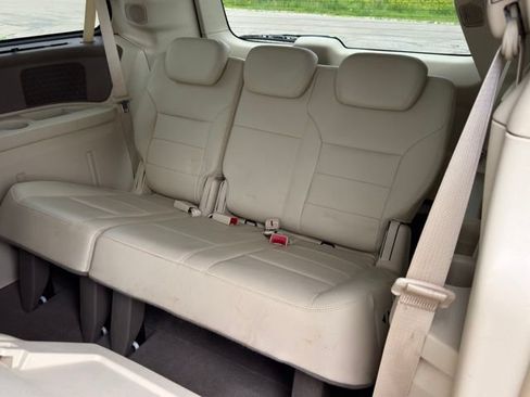Used 2010 Volkswagen Routan SEL FWD image 10