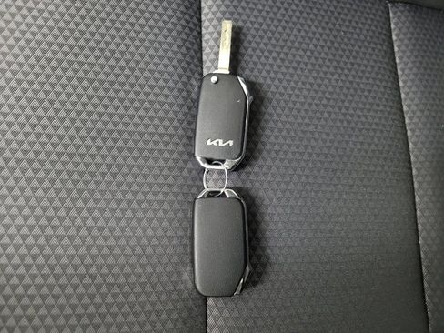 Used 2025 Kia Soul LX w/ LX Technology Package image 32