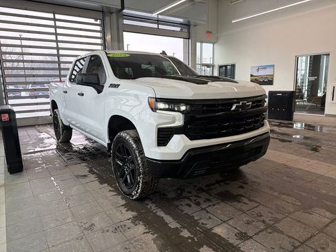 Used 2025 Chevrolet Silverado 1500 LT Trail Boss w/ Convenience Package II image 4