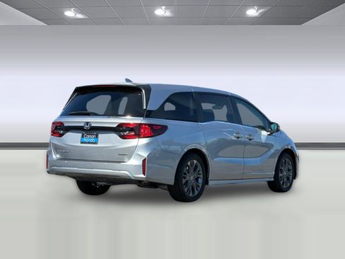 New 2026 Honda Odyssey Touring image 8