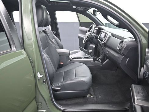 Used 2022 Toyota Tacoma TRD Off-Road w/ TRD Premium Off Road Package AWD/4WD image 35