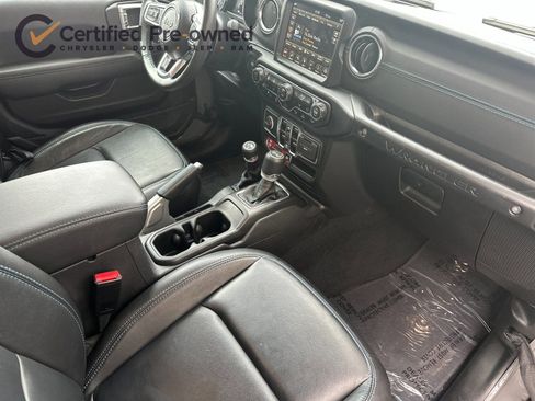 Used 2022 Jeep Wrangler Unlimited Rubicon 4xe w/ Cold Weather Group AWD/4WD image 16