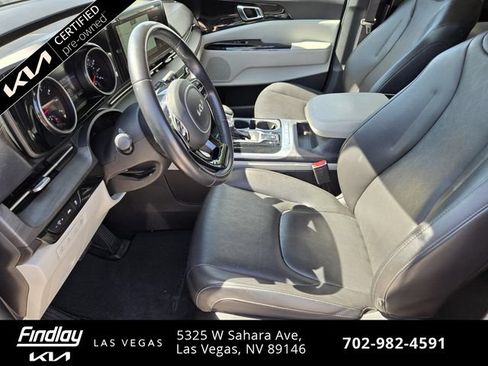 Used 2023 Kia Carnival EX FWD image 11