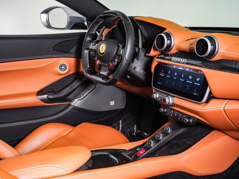 Used 2019 Ferrari Portofino RWD image 16