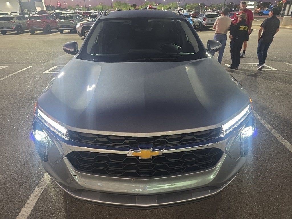 Used 2026 Chevrolet Trax LT w/ Driver Confidence Package FWD image 2