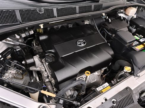 Used 2011 Toyota Sienna LE w/ Towing Pkg image 31