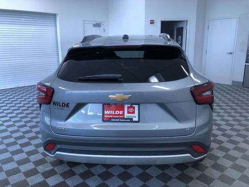 Used 2025 Chevrolet Trax LT w/ LT Convenience Package FWD image 14