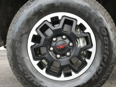 Used 2025 Toyota Tacoma TRD Off-Road AWD/4WD image 31