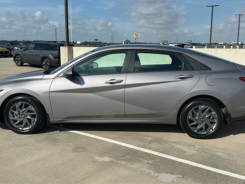 Used 2024 Hyundai Elantra SEL FWD image 9