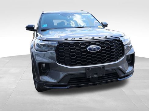 Used 2025 Ford Explorer ST-Line w/ ST-Line Street Pack AWD/4WD image 8