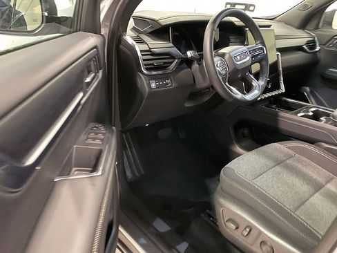 Used 2025 GMC Acadia Elevation image 18