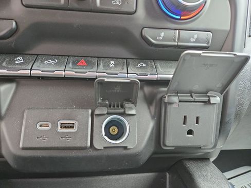 Used 2022 Chevrolet Silverado 1500 LT Trail Boss w/ Convenience Package II image 25